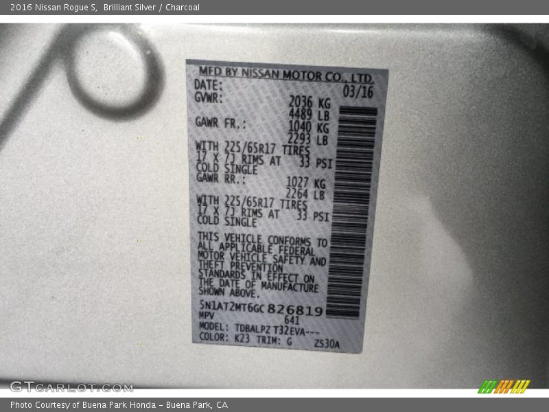 Brilliant Silver / Charcoal 2016 Nissan Rogue S