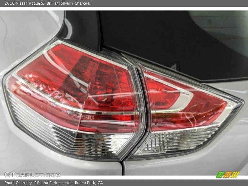 Brilliant Silver / Charcoal 2016 Nissan Rogue S