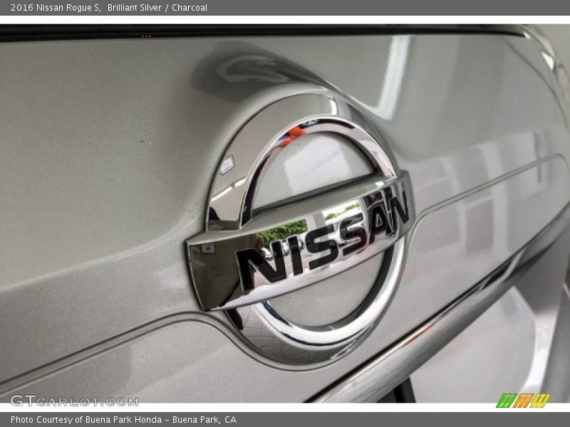 Brilliant Silver / Charcoal 2016 Nissan Rogue S