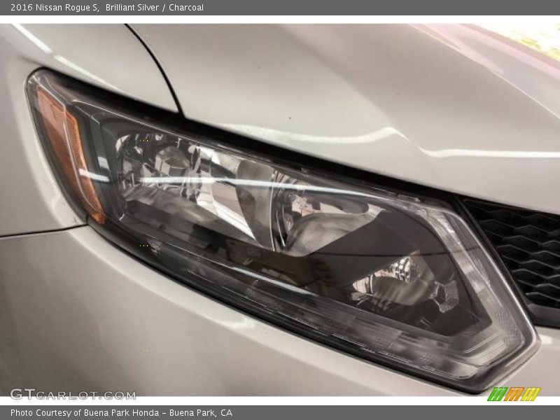 Brilliant Silver / Charcoal 2016 Nissan Rogue S