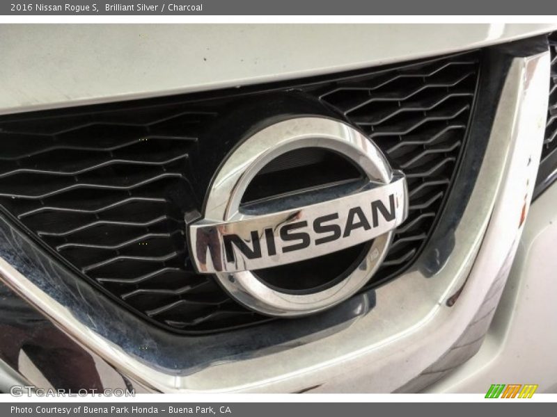 Brilliant Silver / Charcoal 2016 Nissan Rogue S