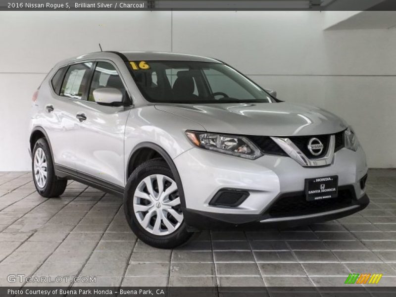 Brilliant Silver / Charcoal 2016 Nissan Rogue S