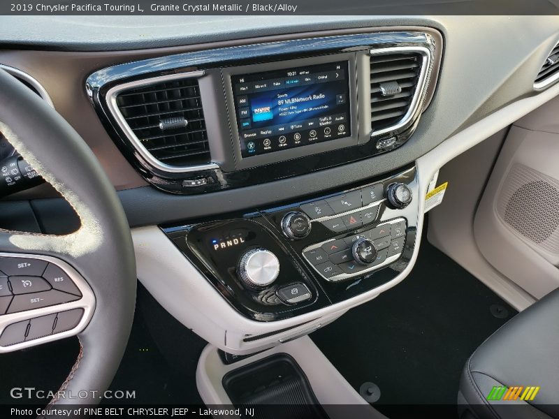 Granite Crystal Metallic / Black/Alloy 2019 Chrysler Pacifica Touring L