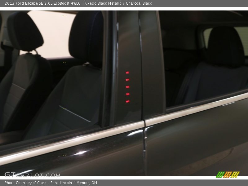 Tuxedo Black Metallic / Charcoal Black 2013 Ford Escape SE 2.0L EcoBoost 4WD