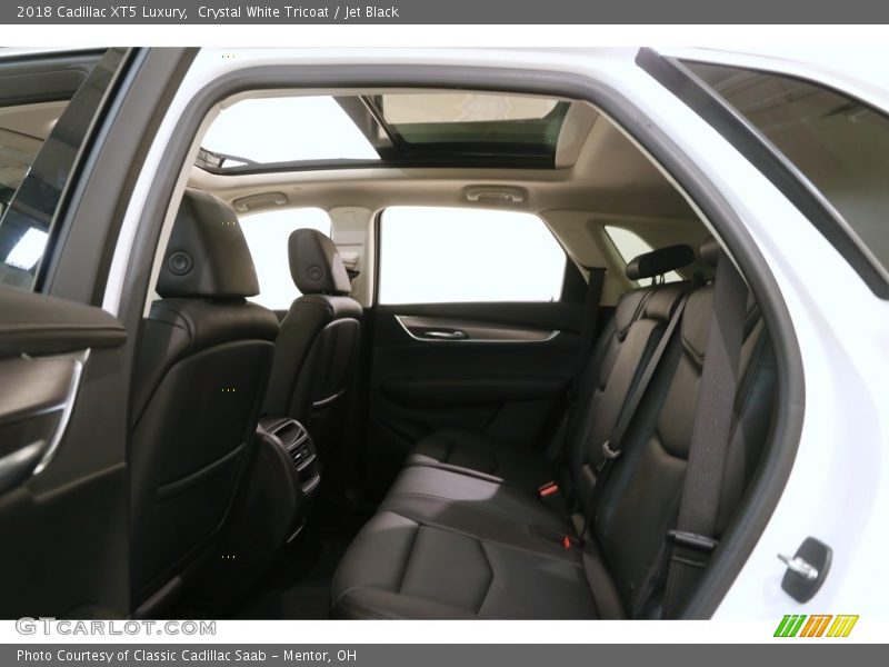 Crystal White Tricoat / Jet Black 2018 Cadillac XT5 Luxury