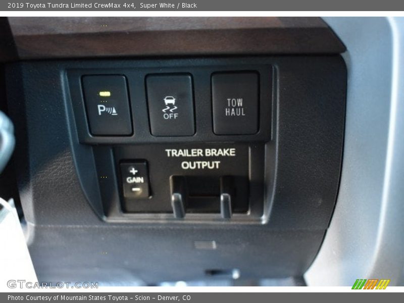 Super White / Black 2019 Toyota Tundra Limited CrewMax 4x4