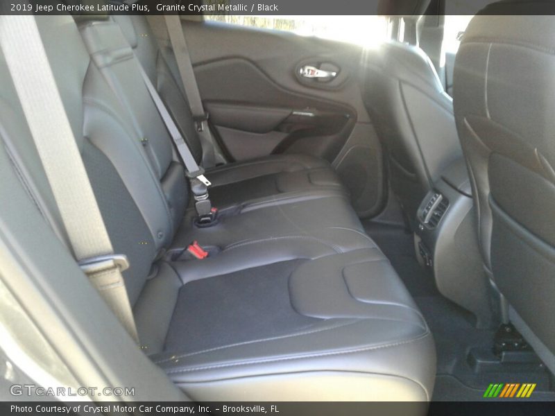 Granite Crystal Metallic / Black 2019 Jeep Cherokee Latitude Plus