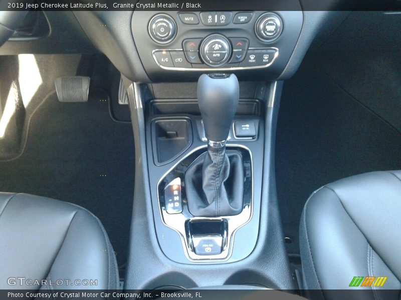 Granite Crystal Metallic / Black 2019 Jeep Cherokee Latitude Plus