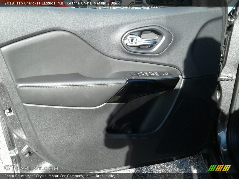 Granite Crystal Metallic / Black 2019 Jeep Cherokee Latitude Plus