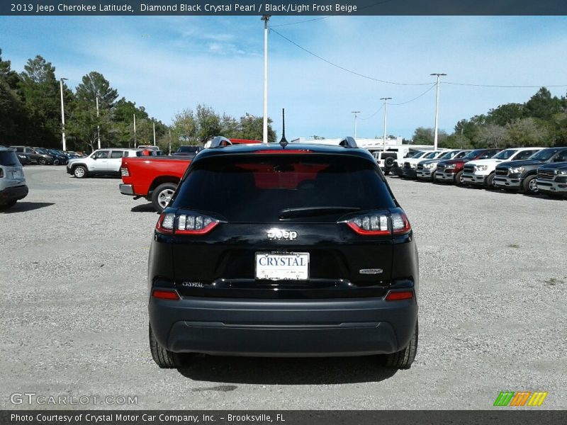 Diamond Black Crystal Pearl / Black/Light Frost Beige 2019 Jeep Cherokee Latitude