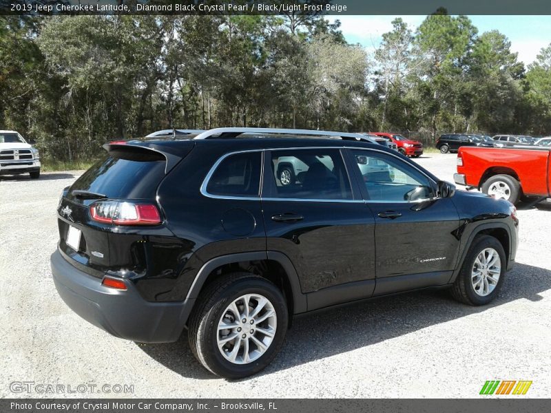 Diamond Black Crystal Pearl / Black/Light Frost Beige 2019 Jeep Cherokee Latitude