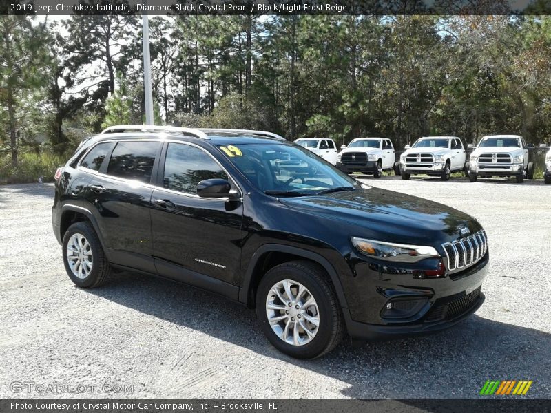 Diamond Black Crystal Pearl / Black/Light Frost Beige 2019 Jeep Cherokee Latitude