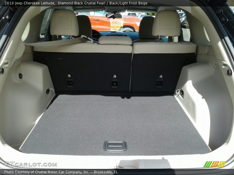 Diamond Black Crystal Pearl / Black/Light Frost Beige 2019 Jeep Cherokee Latitude