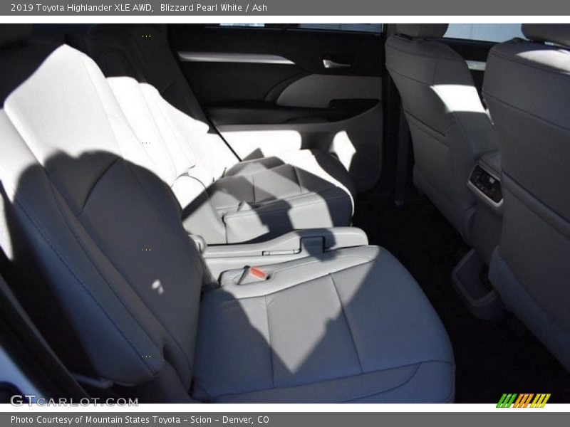 Blizzard Pearl White / Ash 2019 Toyota Highlander XLE AWD