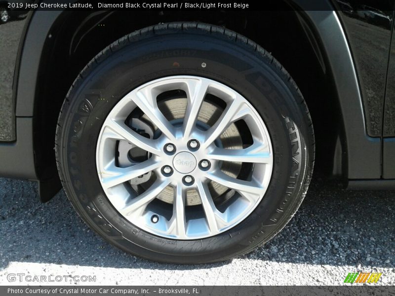 Diamond Black Crystal Pearl / Black/Light Frost Beige 2019 Jeep Cherokee Latitude