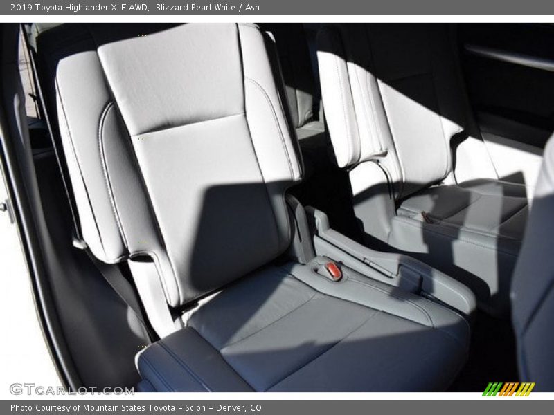 Blizzard Pearl White / Ash 2019 Toyota Highlander XLE AWD
