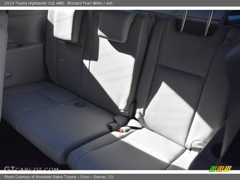 Blizzard Pearl White / Ash 2019 Toyota Highlander XLE AWD