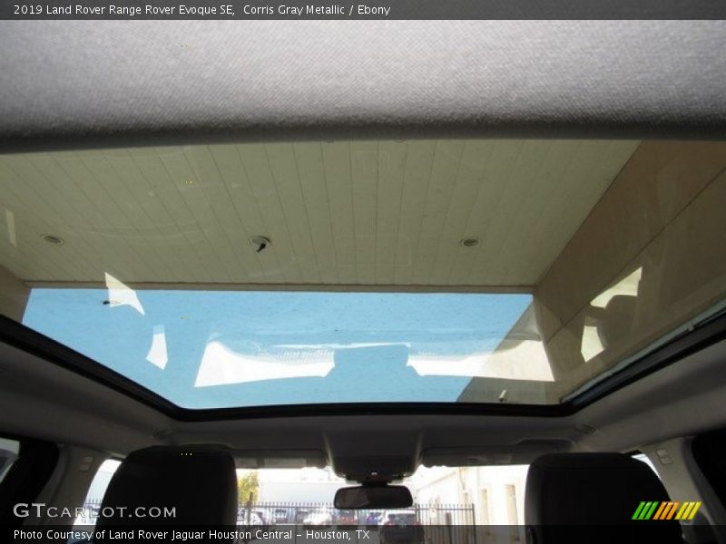 Sunroof of 2019 Range Rover Evoque SE