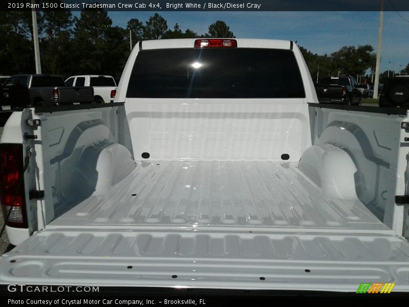 Bright White / Black/Diesel Gray 2019 Ram 1500 Classic Tradesman Crew Cab 4x4