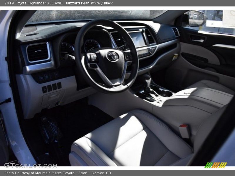 Blizzard Pearl White / Black 2019 Toyota Highlander XLE AWD