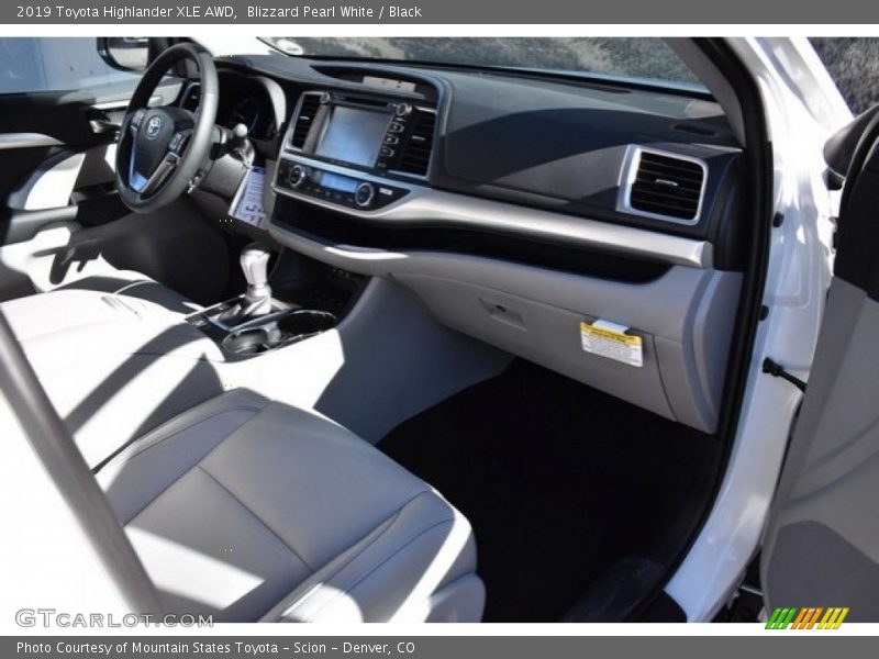Blizzard Pearl White / Black 2019 Toyota Highlander XLE AWD