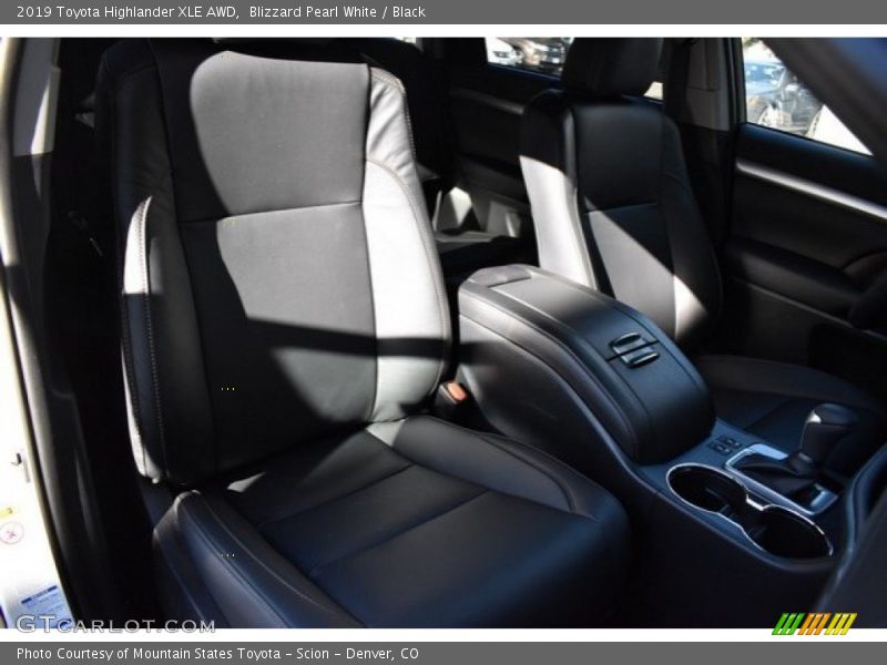 Blizzard Pearl White / Black 2019 Toyota Highlander XLE AWD