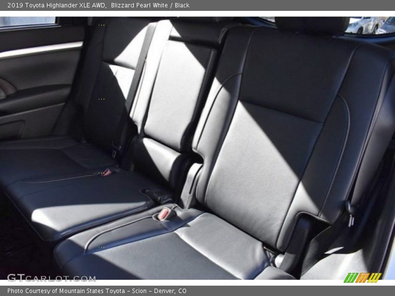 Blizzard Pearl White / Black 2019 Toyota Highlander XLE AWD