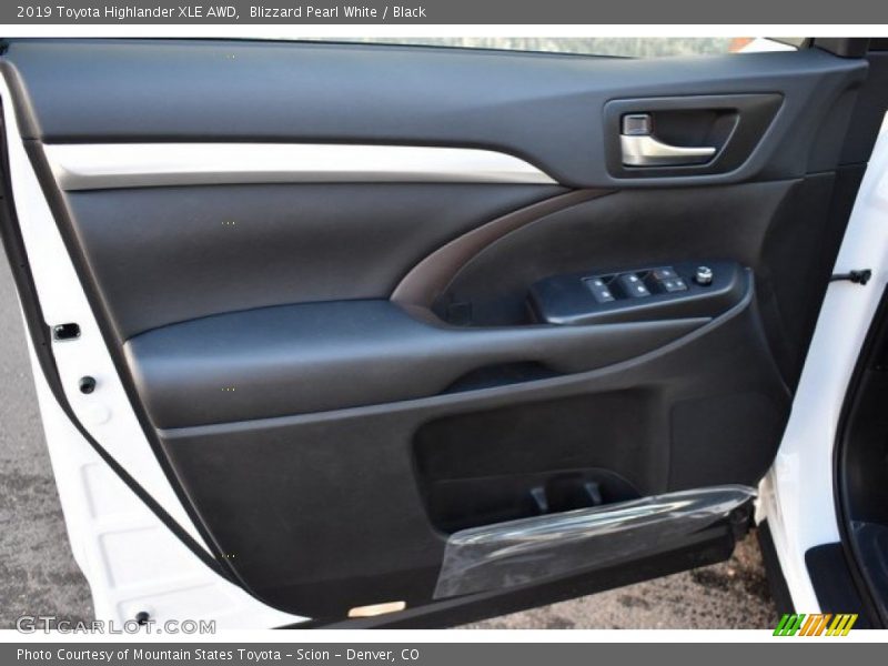 Blizzard Pearl White / Black 2019 Toyota Highlander XLE AWD
