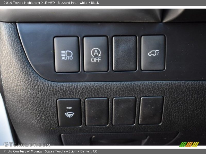 Blizzard Pearl White / Black 2019 Toyota Highlander XLE AWD