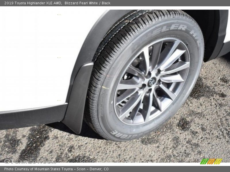 Blizzard Pearl White / Black 2019 Toyota Highlander XLE AWD