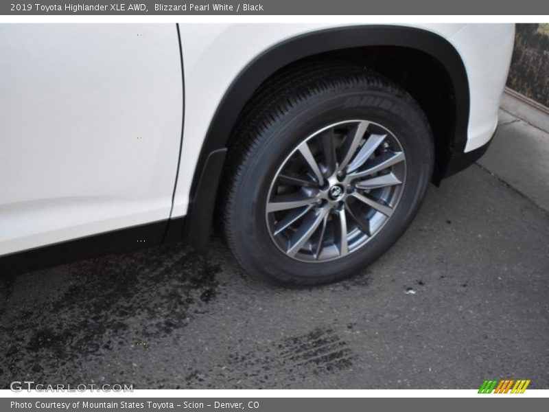 Blizzard Pearl White / Black 2019 Toyota Highlander XLE AWD