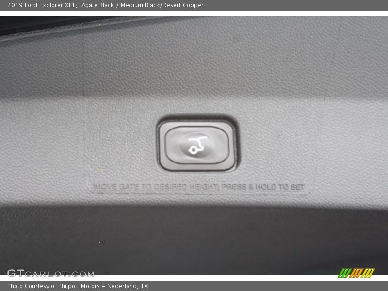 Agate Black / Medium Black/Desert Copper 2019 Ford Explorer XLT
