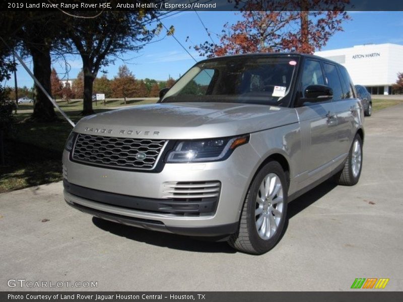 Front 3/4 View of 2019 Range Rover HSE