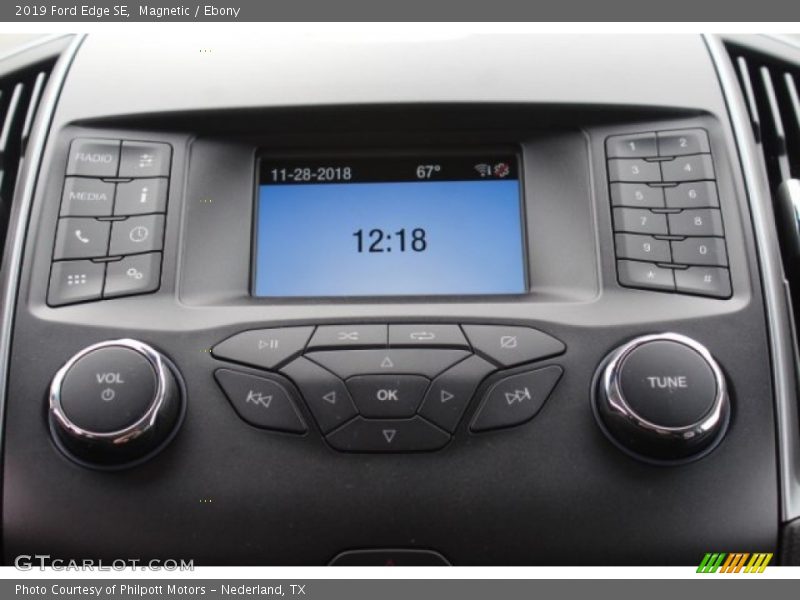 Magnetic / Ebony 2019 Ford Edge SE