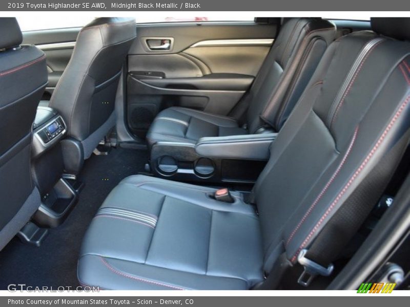 Midnight Black Metallic / Black 2019 Toyota Highlander SE AWD