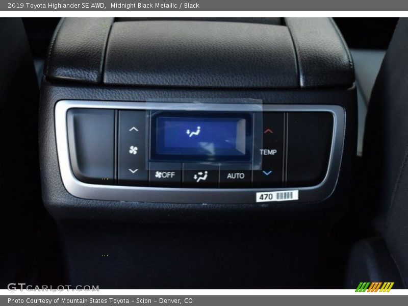 Midnight Black Metallic / Black 2019 Toyota Highlander SE AWD