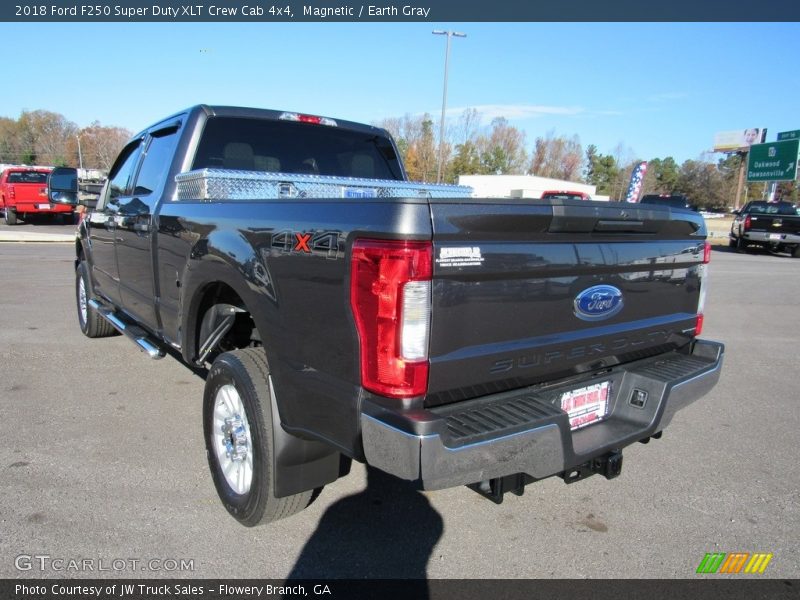Magnetic / Earth Gray 2018 Ford F250 Super Duty XLT Crew Cab 4x4
