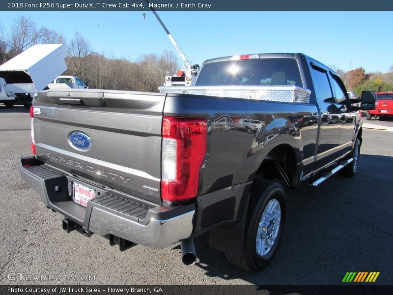 Magnetic / Earth Gray 2018 Ford F250 Super Duty XLT Crew Cab 4x4