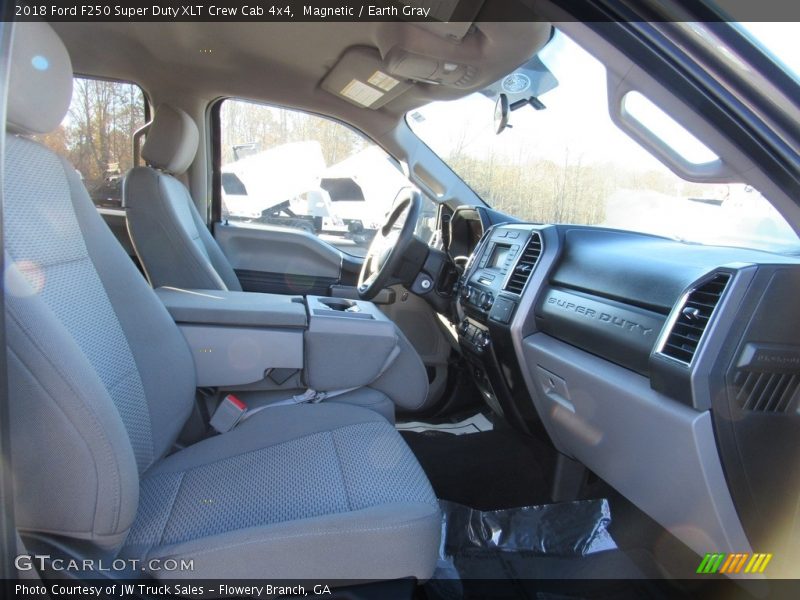 Magnetic / Earth Gray 2018 Ford F250 Super Duty XLT Crew Cab 4x4