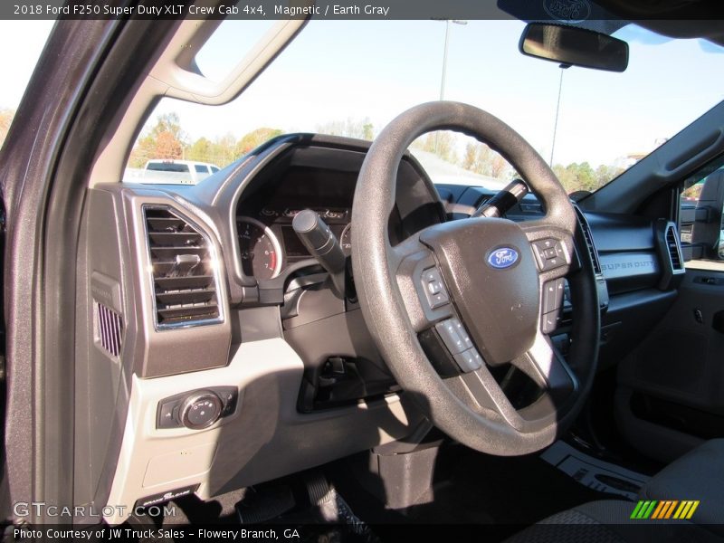 Magnetic / Earth Gray 2018 Ford F250 Super Duty XLT Crew Cab 4x4