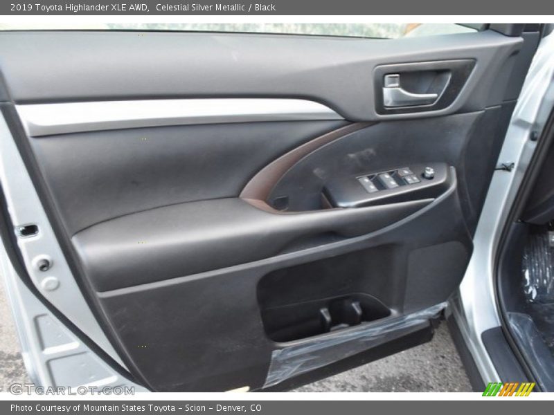 Celestial Silver Metallic / Black 2019 Toyota Highlander XLE AWD