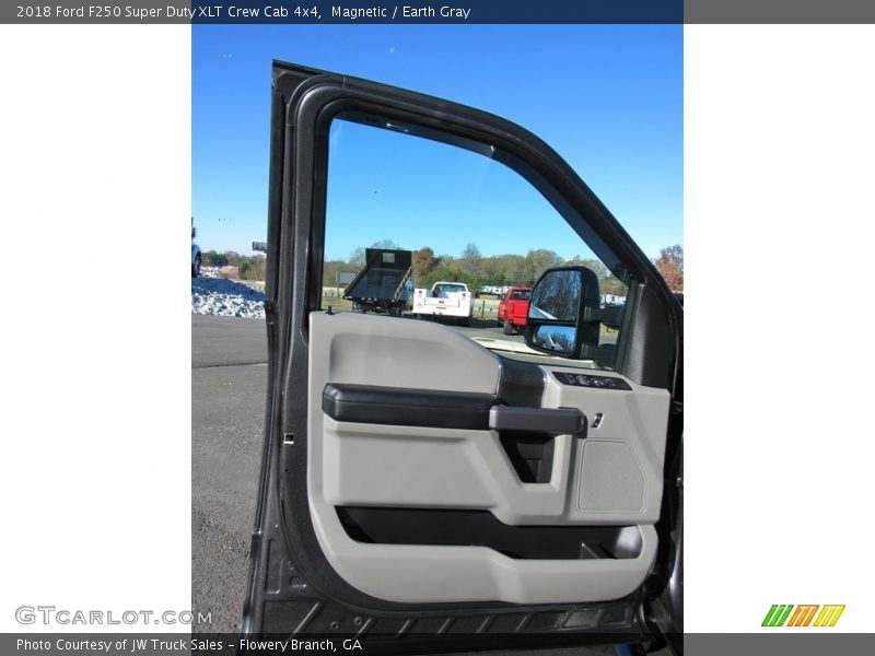 Magnetic / Earth Gray 2018 Ford F250 Super Duty XLT Crew Cab 4x4
