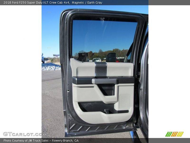 Magnetic / Earth Gray 2018 Ford F250 Super Duty XLT Crew Cab 4x4