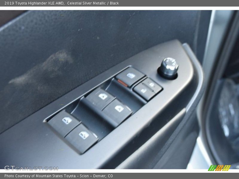 Celestial Silver Metallic / Black 2019 Toyota Highlander XLE AWD