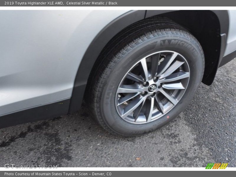 Celestial Silver Metallic / Black 2019 Toyota Highlander XLE AWD