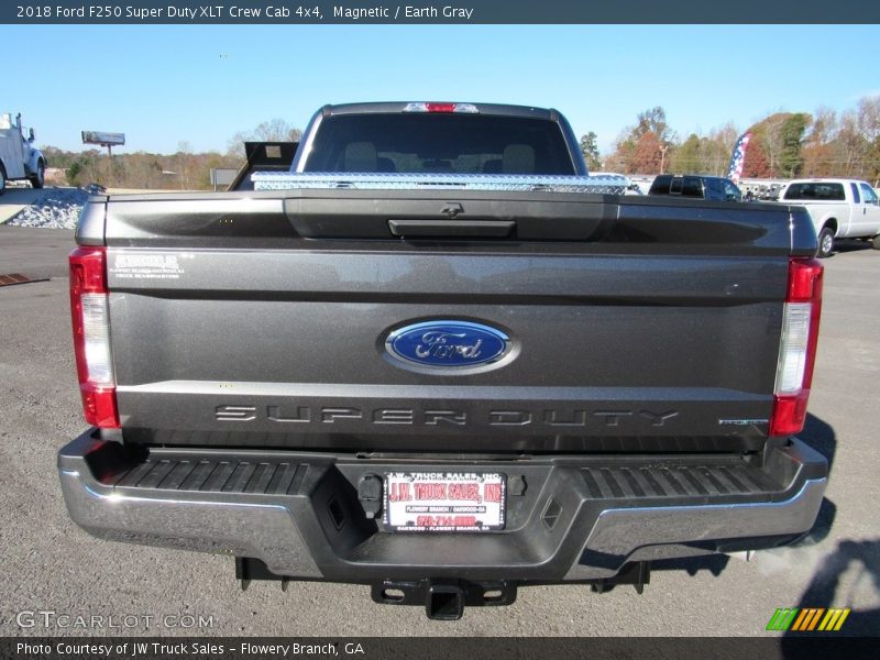 Magnetic / Earth Gray 2018 Ford F250 Super Duty XLT Crew Cab 4x4