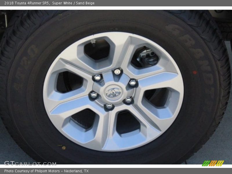 Super White / Sand Beige 2018 Toyota 4Runner SR5