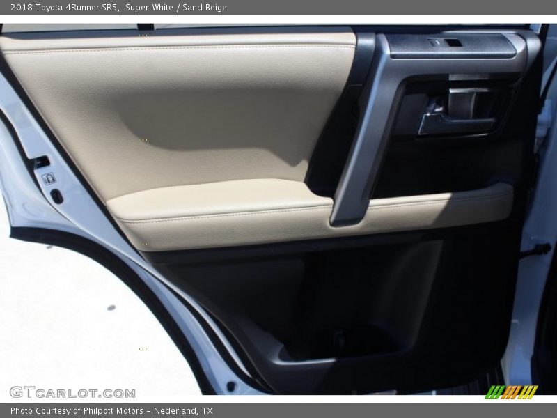 Super White / Sand Beige 2018 Toyota 4Runner SR5