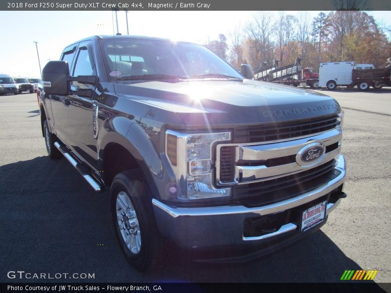 Magnetic / Earth Gray 2018 Ford F250 Super Duty XLT Crew Cab 4x4