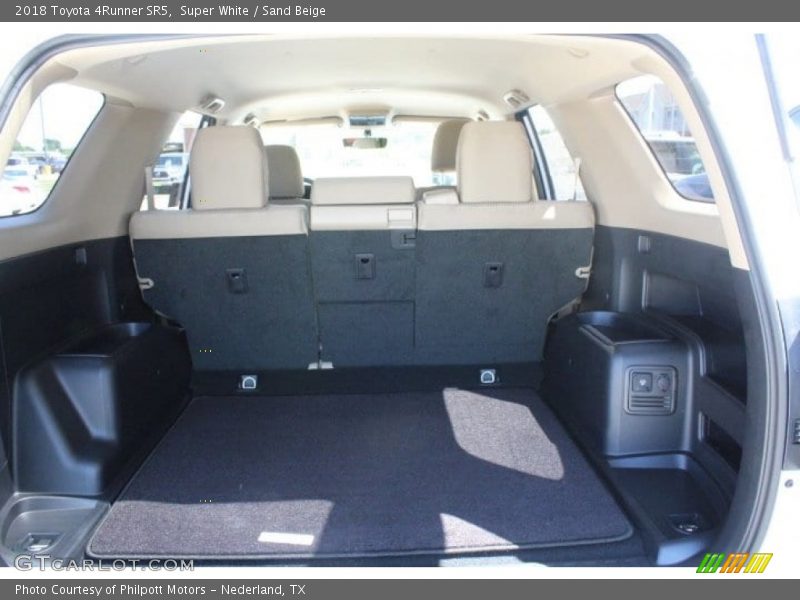 Super White / Sand Beige 2018 Toyota 4Runner SR5